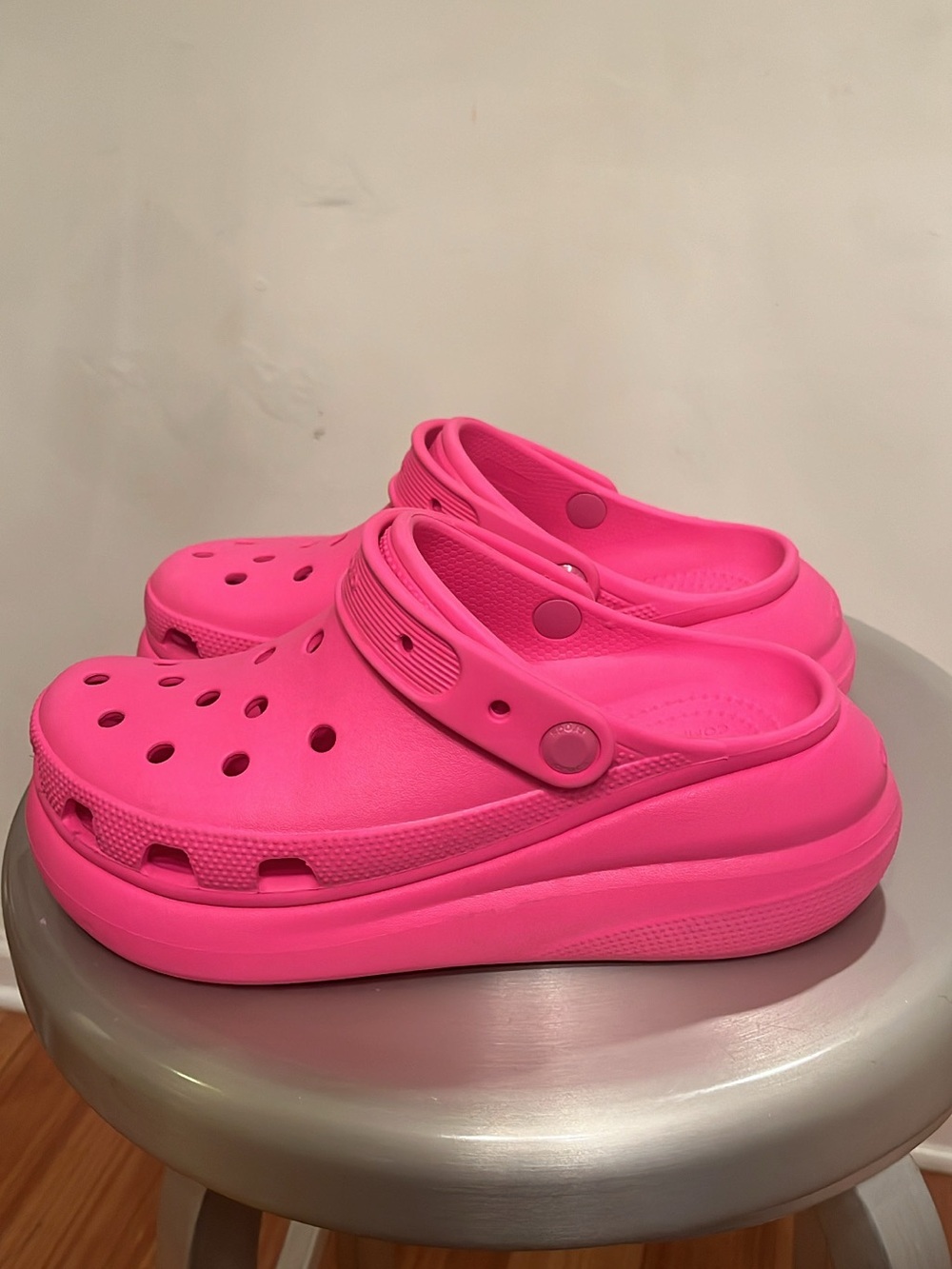 Crocs Pink Platform Clogs Women’s Size 8 Men’s Size 6